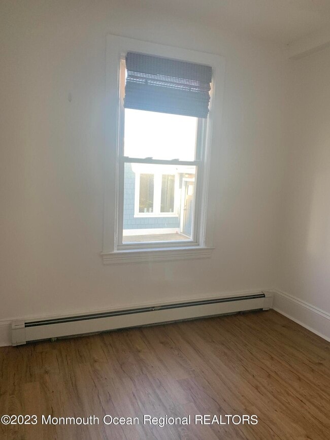Building Photo - 609 3rd Ave