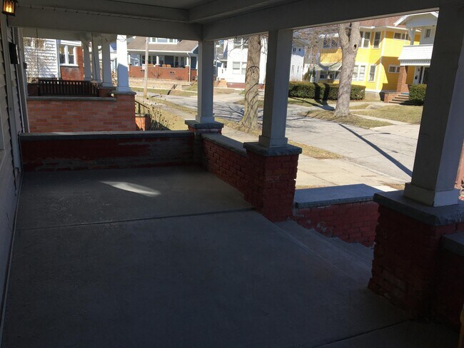 Building Photo - 1430 Vassar Dr