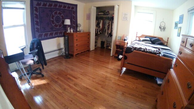 Dormitorio 2 - 1276 Main St