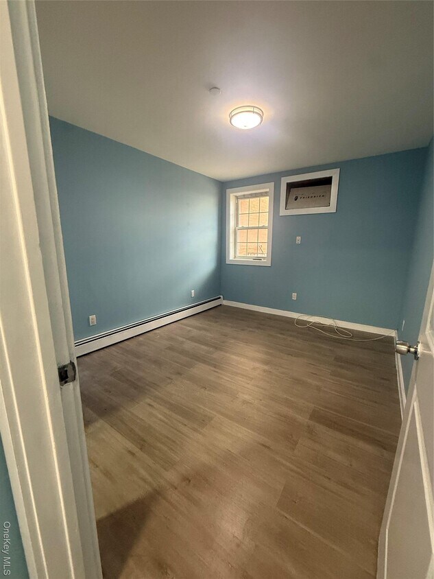 Foto del edificio - 188-27 Woodhull Ave