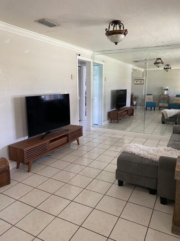 Foto del edificio - 9901 SW 49th St