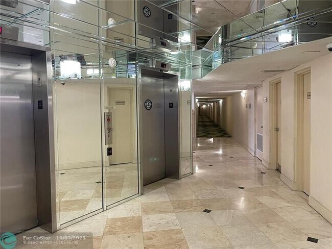 Building Photo - 1000 Parkview Dr