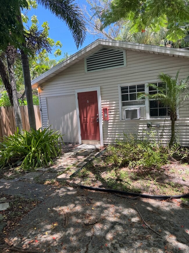 Building Photo - 943 Almeria Rd