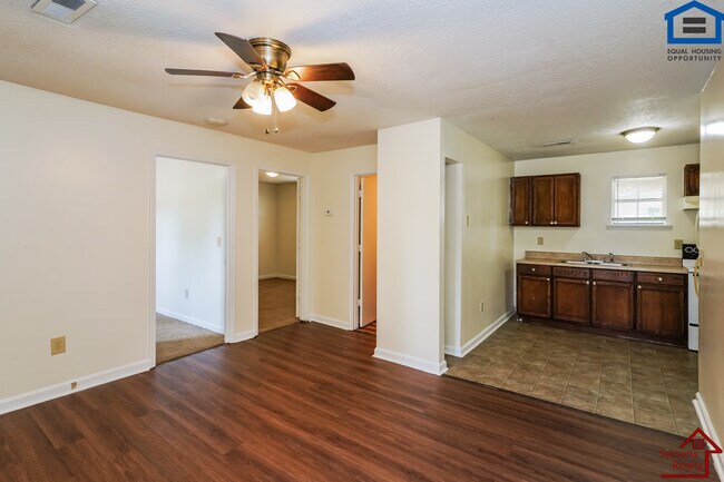 Foto del edificio - 824 Bybee Branch Rd