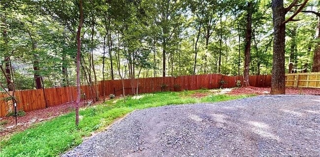 Building Photo - 2402 Rockwood Dr