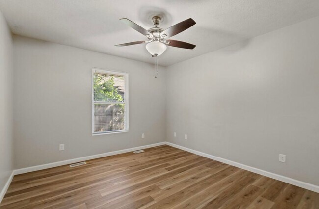 Foto del edificio - 2202 N Pierce Ave