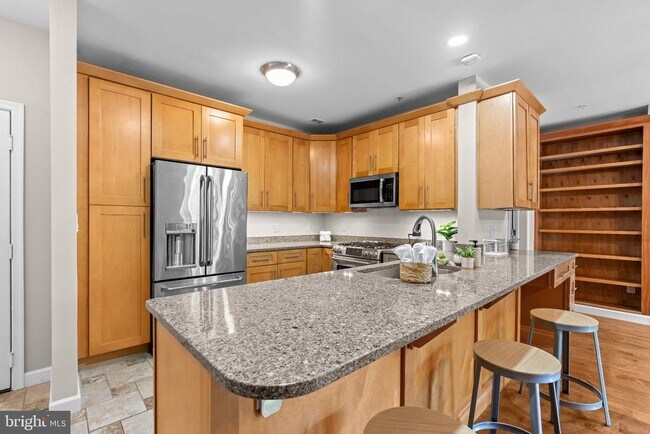 Foto del edificio - 1701 Lake Shore Crest Dr
