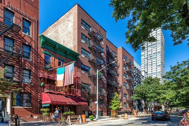 Building Photo - The Emma at 85th
