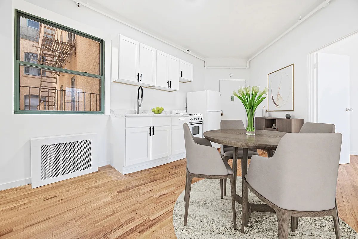 Foto principal - 243 W 63rd St