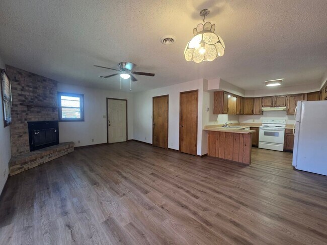 Foto del edificio - 1214 Bluestem Dr