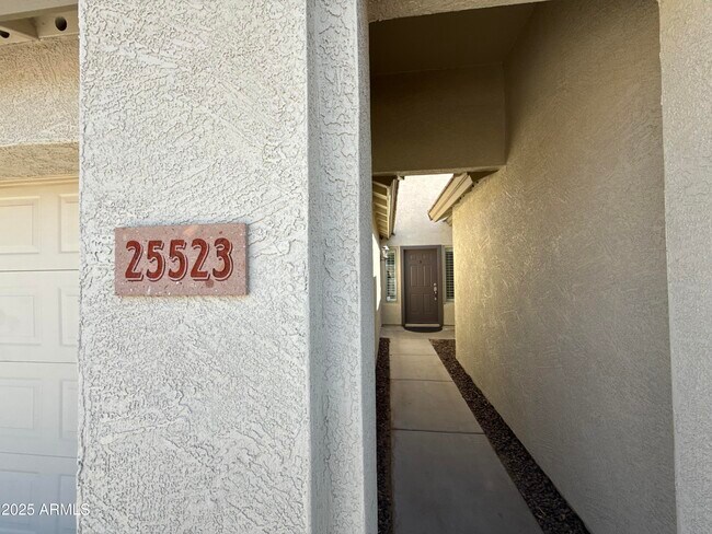 Foto del edificio - 25523 W Ripple Rd