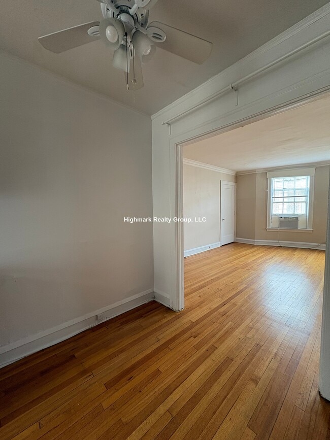 Building Photo - 907 Elmwood Ave