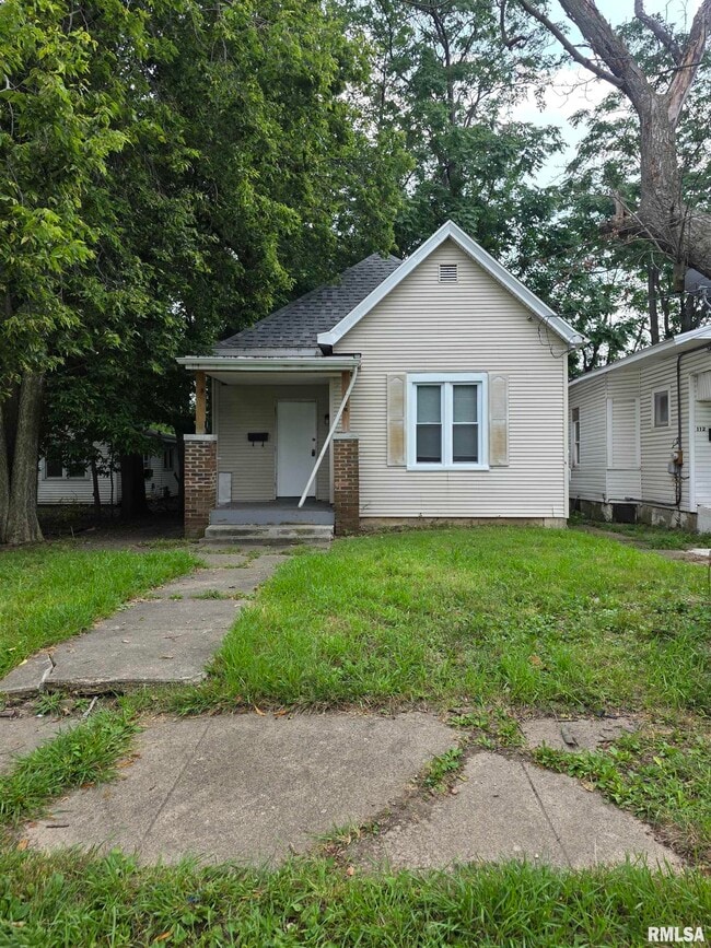Building Photo - 114 E Maywood Ave