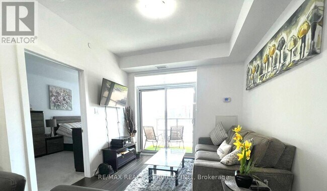 Building Photo - 125 Shoreview Pl