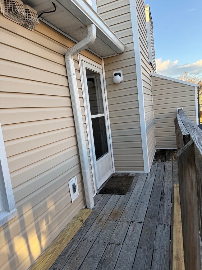 Foto del edificio - 1414 Deerpond Ln