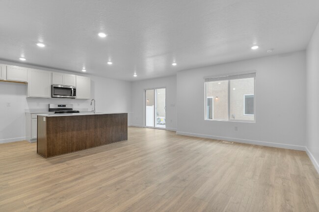 Building Photo - 1498 720 N
