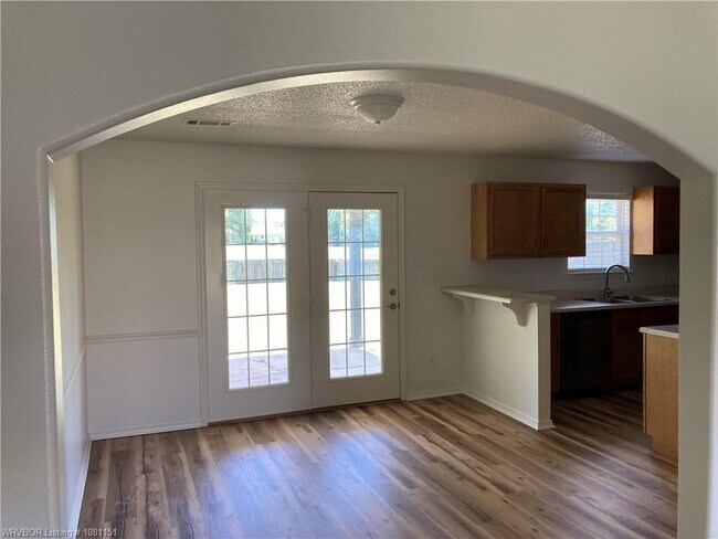Building Photo - 2020 Palomino Dr