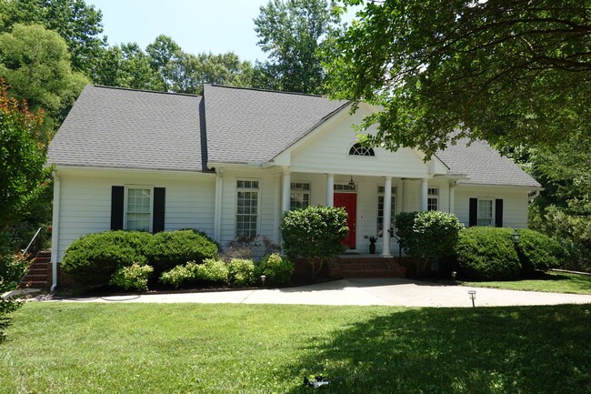 Building Photo - 4 Bedroom 3.5 bathroom Rental Home in Ford...