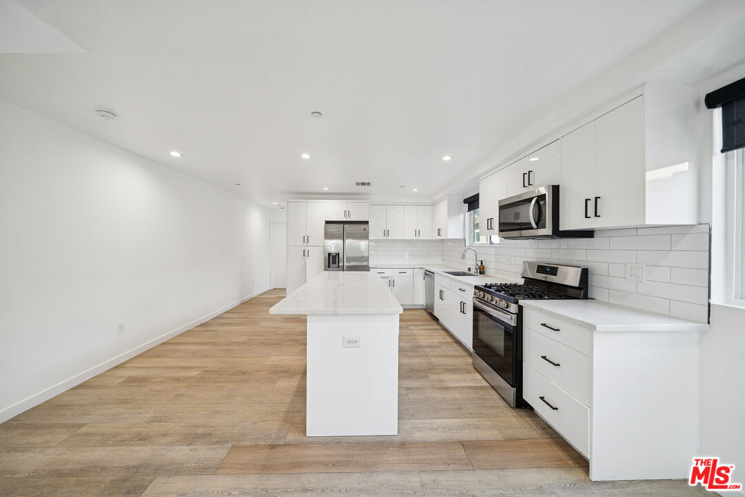 Foto principal - 837 N Harvard Blvd