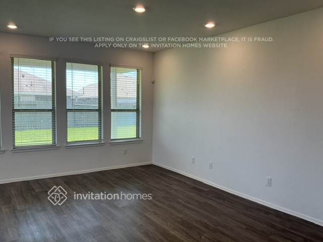 Foto del edificio - 753 Ridgewood Lk Dr