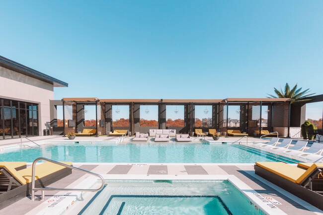 MCKENZIE | Resort Pool - Mckenzie