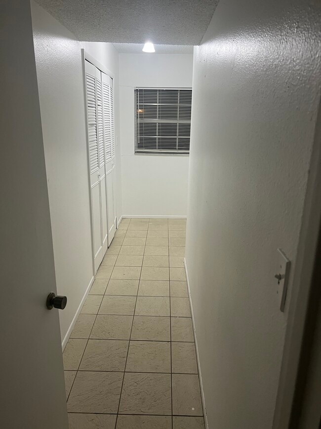 Building Photo - 468 Banyon Tree Cir