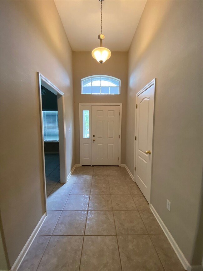 Building Photo - 8445 Ivy Brook Ln