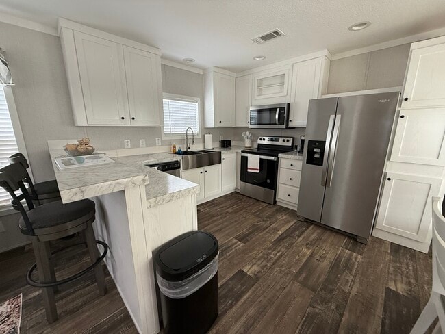 Foto del edificio - 6702 Lakewood Dr