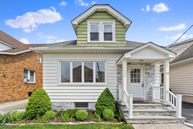 Primary Photo - 29 Stein Ave