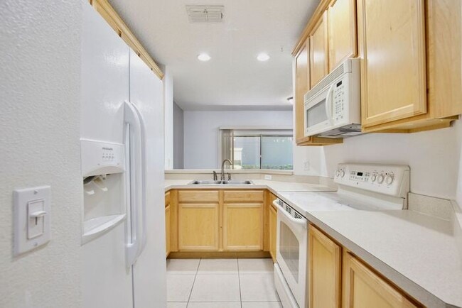 Photo - Beautiful 2/2.5 Cozy Townhome with a 1 Car Garage in the Gated Community of Victoria Pines - Orlando