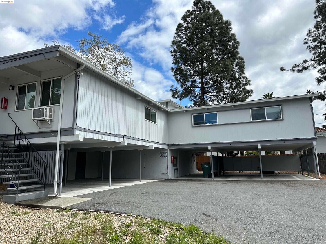 Primary Photo - 4462 Clayton Rd