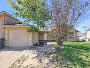 Building Photo - 10059 Emerald Creek Dr