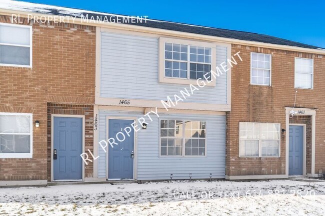 Building Photo - Recently updated 2 bedroom/1.5 bath townhome