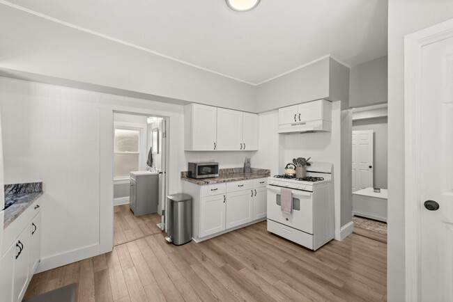 Building Photo - 1326 W 69th St