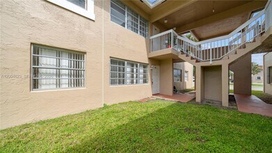 Building Photo - 9964 Twin Lakes Dr