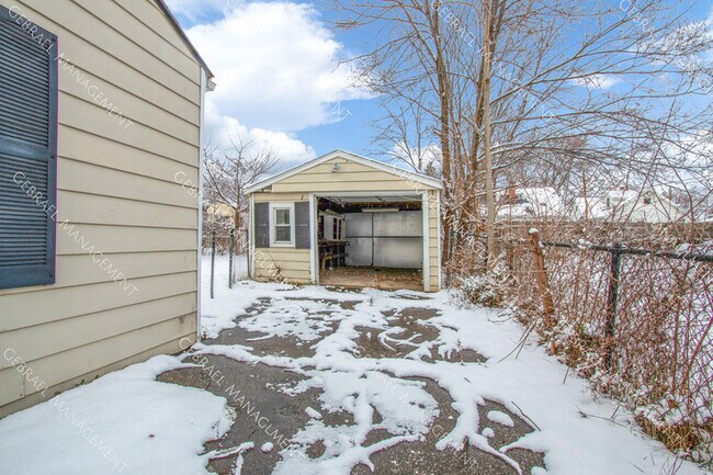 Building Photo - 1506 Waldman Ave