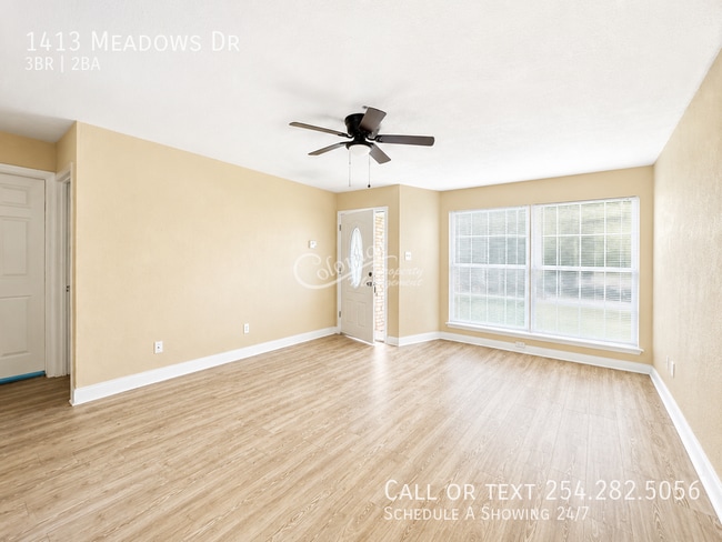 Building Photo - 1413 Meadows Dr