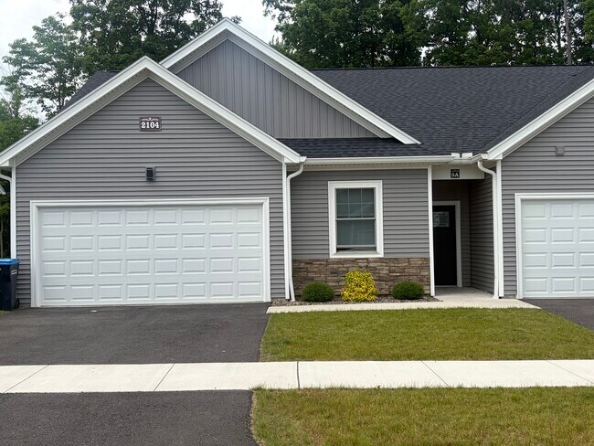 Building Photo - 2104 Community Ln