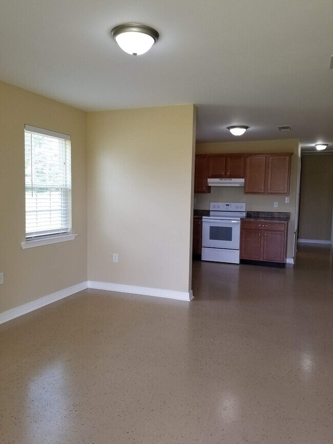 Building Photo - Country Rental on 1.59 Acres – Privacy & Space in Lucedale