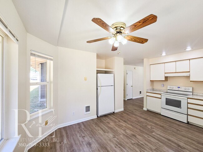 Building Photo - Quiet 3BR Duplex with Garage & Big Yard on...