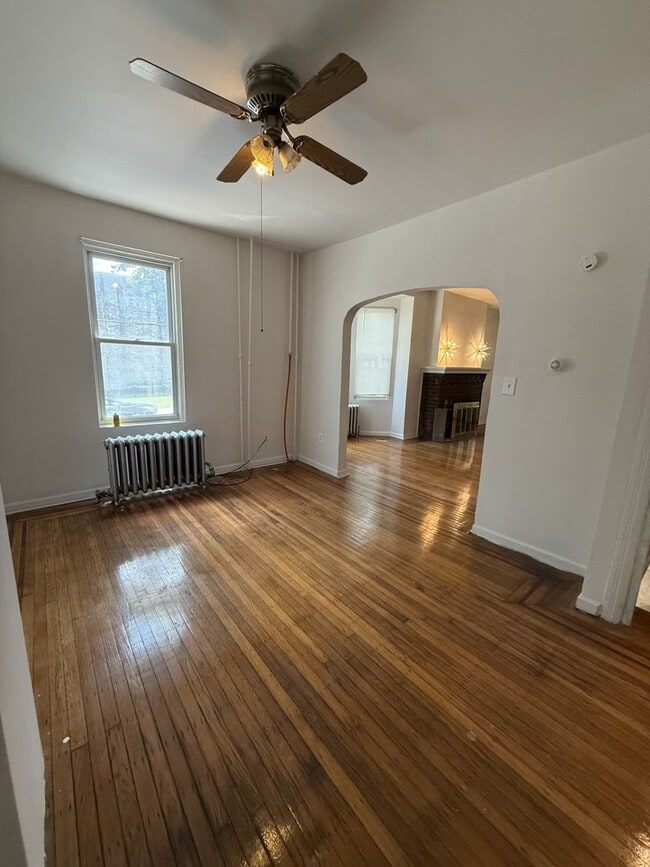 Foto del edificio - Comfortable 3BR Home Near Transportation – Available Now