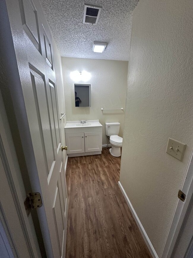 Foto del edificio - Hollister Apartments