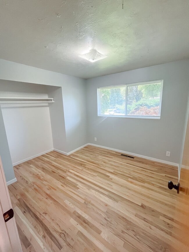 Building Photo - Charming 5 Bed, 2 Bath Home in Blackfoot, Idaho!