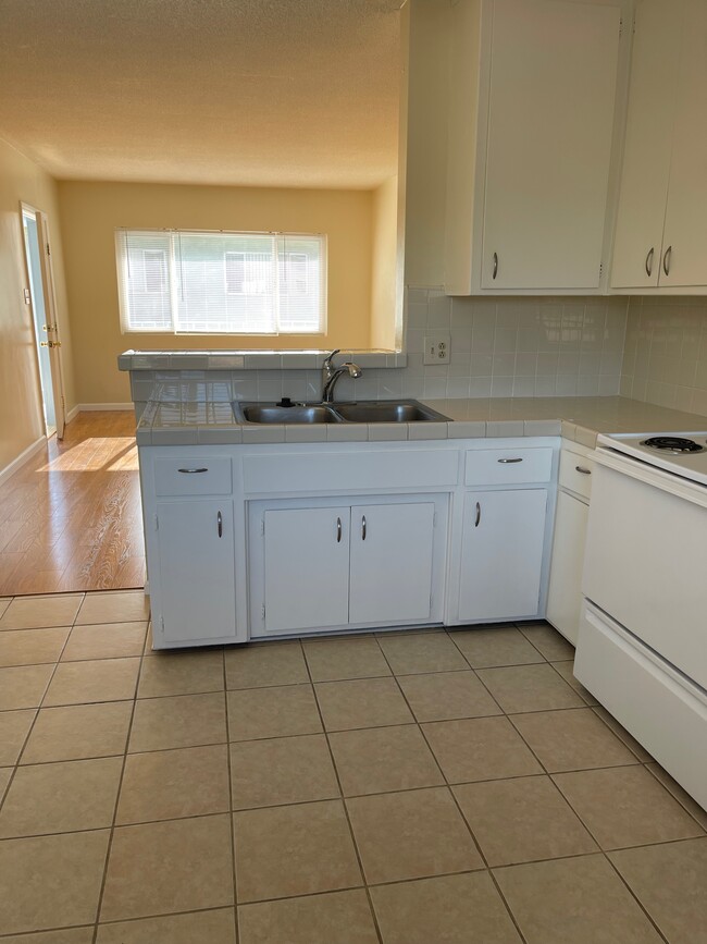 Kitchen Overlooks Living room - 4433 W 159th St