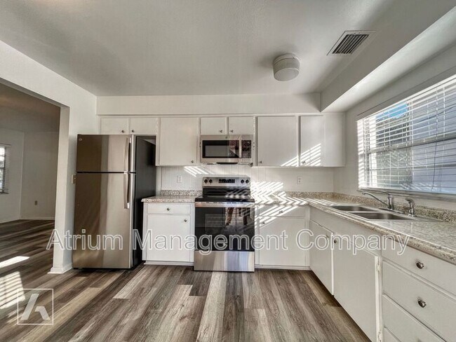 Foto del edificio - 1020 Elmwood St