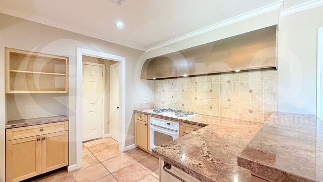 Photo - 3821 S Kenwood Ln House