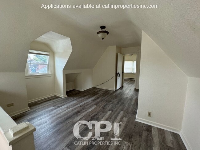 Building Photo - 409 Long Ave