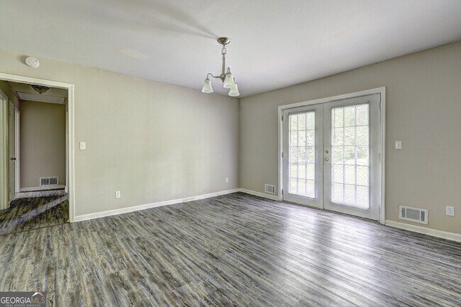 Building Photo - 2069 Hillcrest Dr