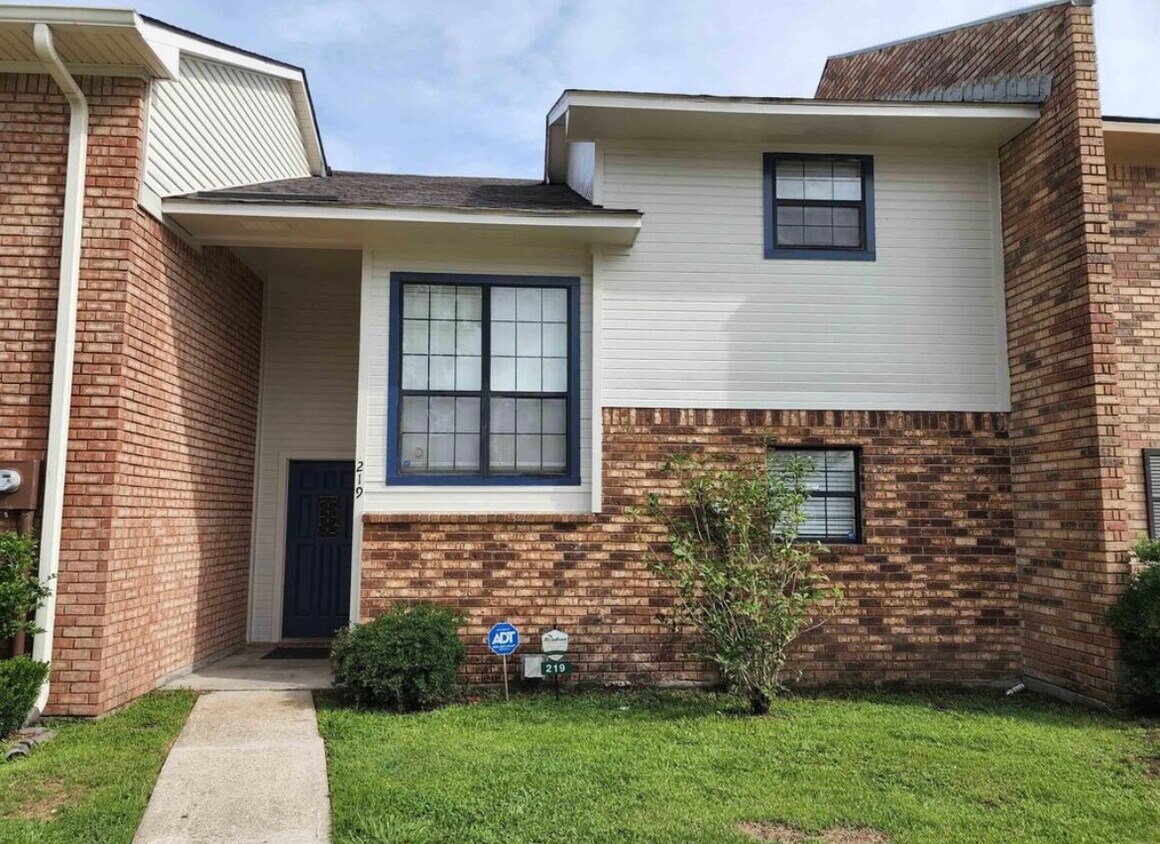 Foto principal - 219 N French Quarter Dr