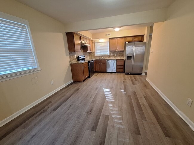 Building Photo - 408 Savage Dr